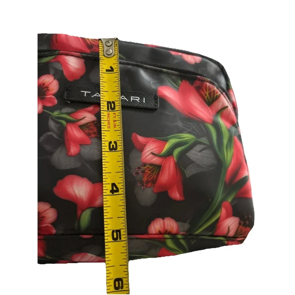Tahari Cosmetic‎ bag